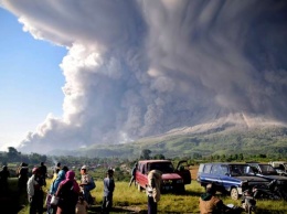 На индонезийском острове "проснулся" мощный вулкан