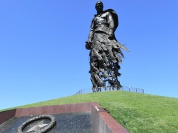 Годовщину освобождения Ржева впервые отметили у мемориала советскому солдату