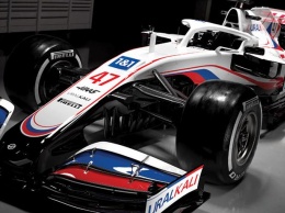 "Хаас" показал болид нового сезона "Формулы-1", раскрашенный в цвета российского флага