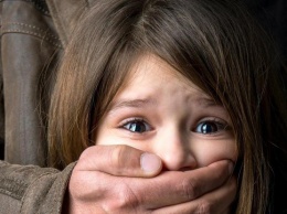 В Киеве пытались изнасиловать в подъезде 11-летнюю девочку