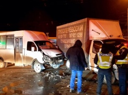 Не уступил дорогу: в Полтаве "ГАЗель" врезалась в микроавтобус с пассажирами