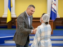 Виталий Кличко вручил выдающимся киевлянам государственные награды