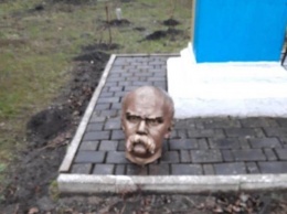 На Прикарпатье нашли вандалов, обезглавивших памятник Шевченко