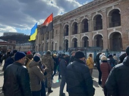 В Киеве прошла акция в поддержку возвращения Гостиного двора столичной общине