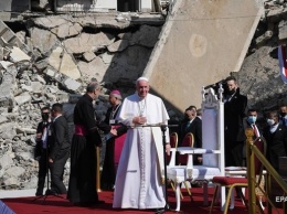 "Как жестоко": Папа Римский приехал в Мосул