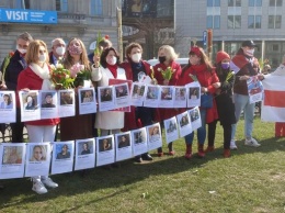 Как в Брюсселе 8 Марта поддерживали женщин в Беларуси и России