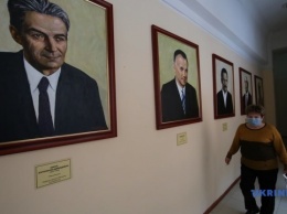 В Харькове открыли галерею из 16 портретов лауреатов Шевченковской премии
