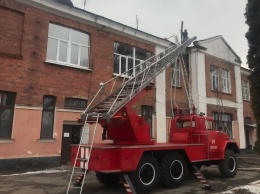 В больнице Хмельницкой области произошел пожар. Эвакуировали семь пациентов и 16 работников медучреждения