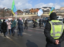 Протестующие заблокировали курорт Буковель