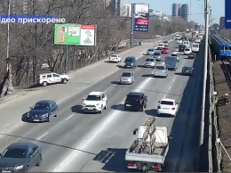 "Форсаж" на улицах Киева: водитель Renault врезался в электроопору, убегая от патрульных, - ВИДЕО