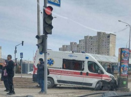 На Алексеевке - ДТП со скорой, есть пострадавшие (фото, видео)