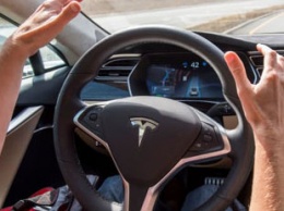Tesla обвинили в тестировании незавершенных технологий автономного вождения на своих пользователях