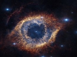 «Хаббл» заснял галактику в форме огромного глаза [ФОТО]