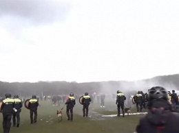 В Гааге полиция применила водометы для разгона акции протеста