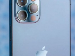 Apple показала, насколько смартфон iPhone 12 водонепроницаемый и прочный