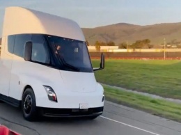 Tesla опубликовала видео испытательного заезда грузовика Semi