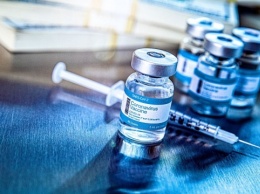 Индийские производители вакцин опасаются срывов поставок сырья из США