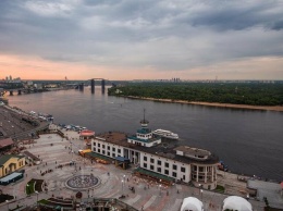 С правого берега Киева планируют запустить водный транспорт к ТРЦ River Mall