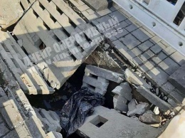 В Днепре на набережной вандалы сломали фонтан