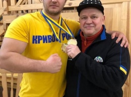 Криворожанин стал абсолютным чемпионом Украины по армрестлингу