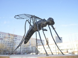 В Украине поставят шестиметровый памятник комару с солнечными батареями