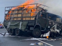 Военный грузовик сгорела из-за ДТП на Хмельниччине - есть погибшие (ФОТО, ВИДЕО)