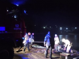В Одесской области "Мерседес" упал в реку: погиб человек