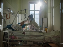 Впавшая в кому после вакцины AstraZeneca медсестра в Грузии умерла
