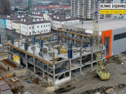 На Днепропетровщине возводят трехэтажный бассейн (фото)