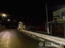 Под Харьковом посреди улицы с ножом напали на девушку