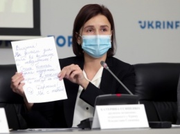 Видела следы побоев: жена журналиста Есипенко опасается за его жизнь