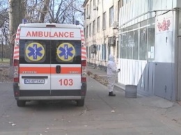 Нервы не выдержали: на Львовщине больная COVID медсестра выбросилась из окна