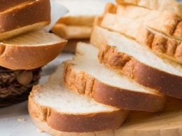 Ученые рассказали, почему опасно есть белый хлеб