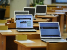 Образовательные учреждения Крыма получат почти 3 тысячи ноутбуков