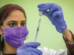 Ученые выяснили, как обезопасить от тромбоза при вакцинации AstraZeneca
