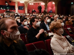 Третья волна эпидемии в Германии. А немцы пошли в театр?
