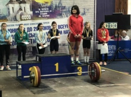 Криворожанка стала призером чемпионата Украины по тяжелой атлетике среди юниоров