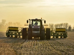 В этом году крымские аграрии планируют закупить 228 новеньких тракторов и комбайнов