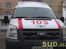 Несли на руках 2 км: в Харьковской области скорая не могла доехать к пациенту