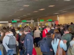 Аэропорт Харькова переполнен из-за карантина