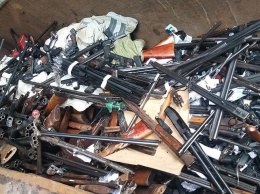 Полицейские Днепропетровщины отправили на переплавку полторы тонны изъятого из незаконного обращения оружия
