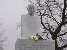 Погибшему в концлагере украинскому священнику открыли памятник в Польше