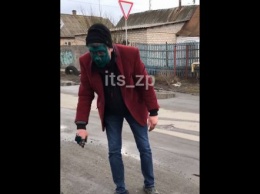 В Мелитополе подозреваемому в воровстве пришлось умыться зеленкой. ВИДЕО