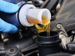 Водителям объяснили, нужно ли менять масло в автомобиле после зимы