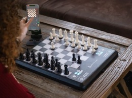 Первая интерактивная шахматная доска с подсказками и ИИ [ВИДЕО]