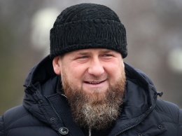 Кадыров раздал бойцам своего клуба "мерседесы"