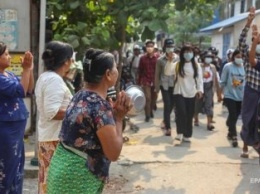 В Мьянме протестующие объявили "мусорный бунт"
