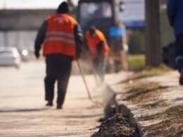 В Харькове чистят дороги после зимы