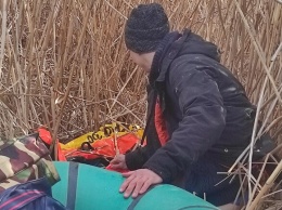 Потерял лодку и застрял на острове: под Харьковом спасли рыбака