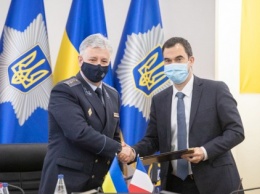 Украина одолжит у Франции €300 млн на производство лестниц для пожарных автомобилей